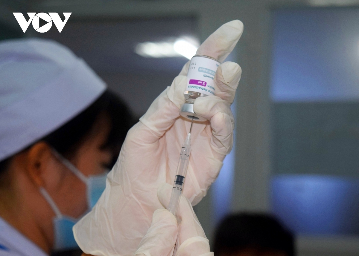 Đề nghị tiêm vaccine COVID-19 cho học sinh 12-18 tuổi ở TP.HCM